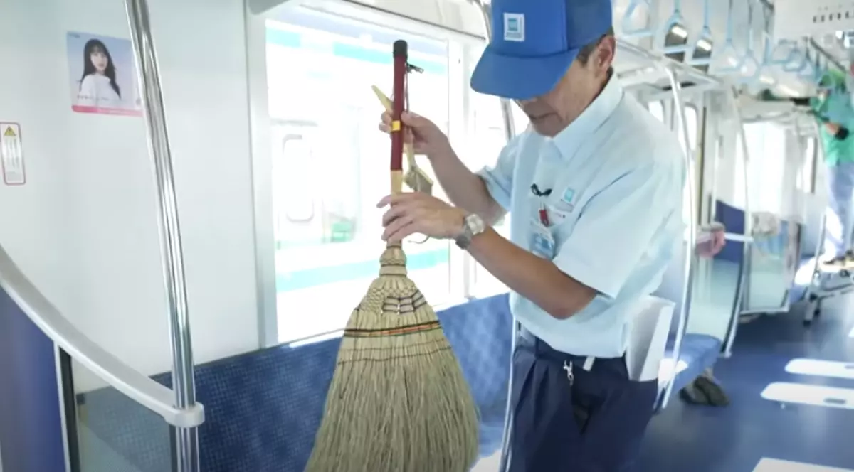VIDEO. Cum se face curățenia la metroul din Tokyo. Lecția japoneză ce poate fi învățată și la București