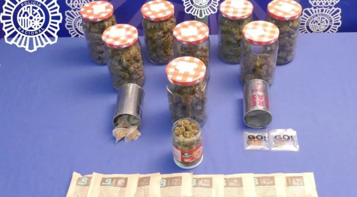 Un bărbat a fost arestat în Spania după ce a uitat peste un kilogram de droguri într-un dulap din apartamentul în care a stat cu chirie