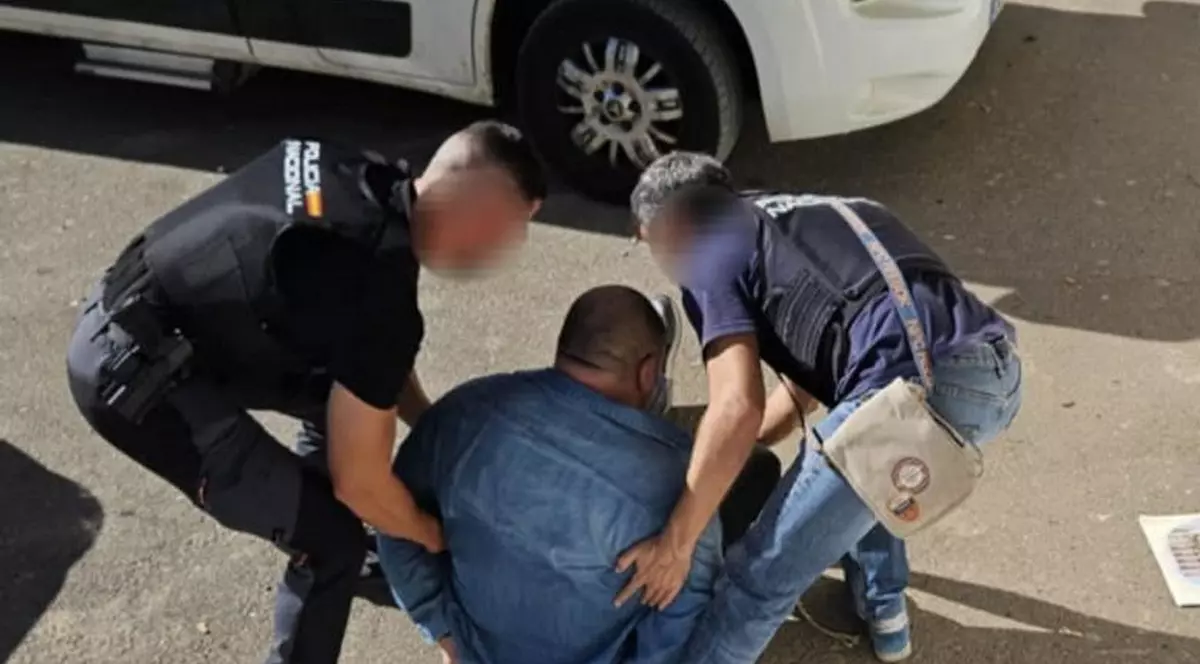 Un român s-a dat drept un „investitor periculos cu legături cu mafia rusă”, ca să sperie un spaniol și să primească 75.000 de euro de la acesta