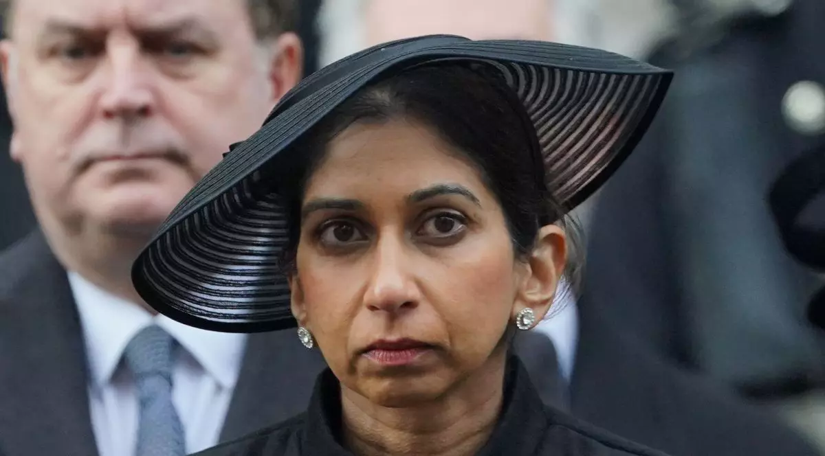 Ministra britanică de Interne, Suella Braverman, a fost demisă, după ce a acuzat poliția că îi favorizează pe manifestanții pro-palestinieni