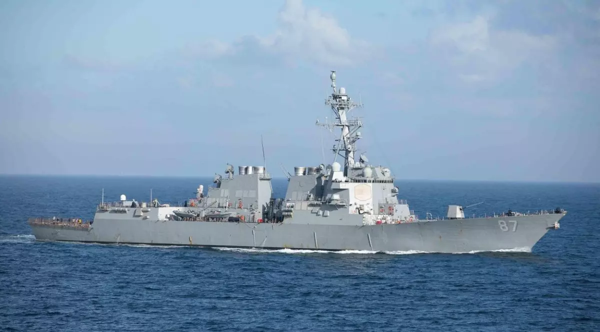 Nave de război vor păzi vapoarele comerciale în Marea Roșie. Dronele și rachetele rebelilor Houthi au dat peste cap comerțul maritim