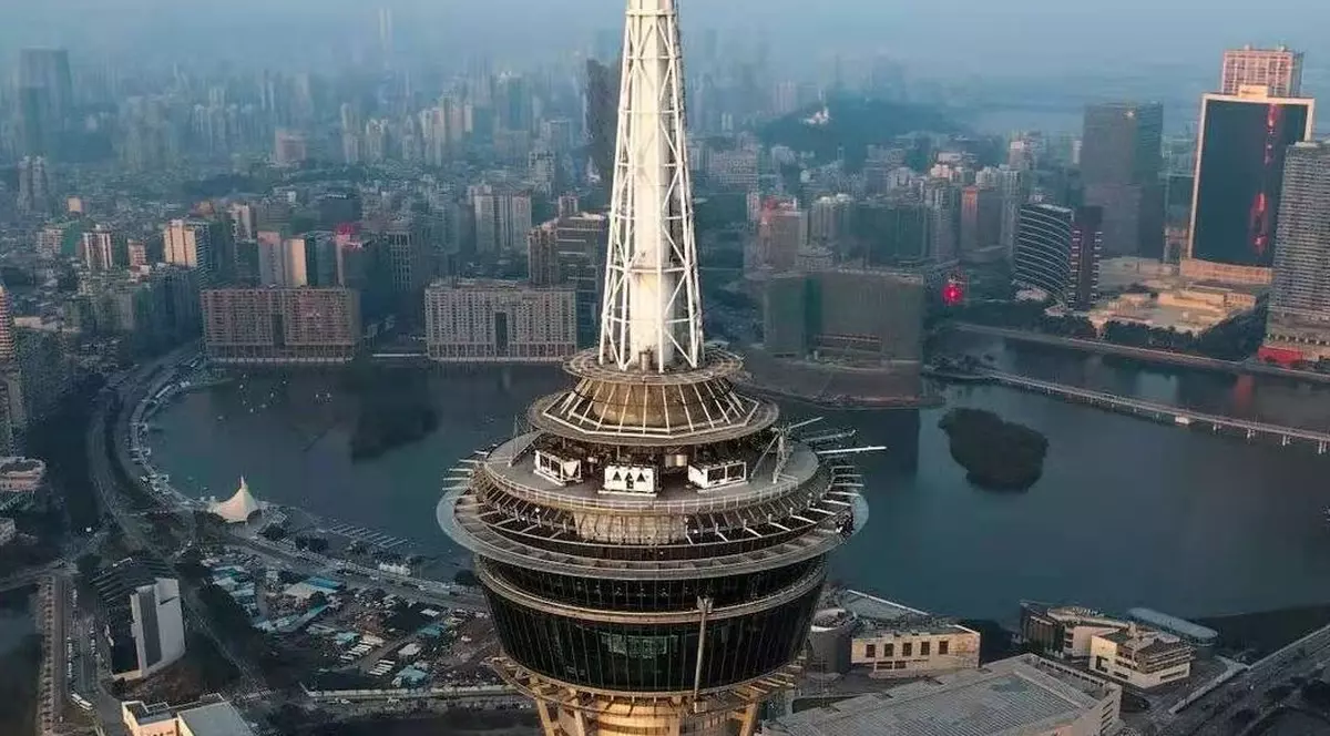 Un turist japonez a murit după ce a făcut bungee-jumping de la 233 de metri înălțime. A sărit de pe turnul de televiziune din Macao