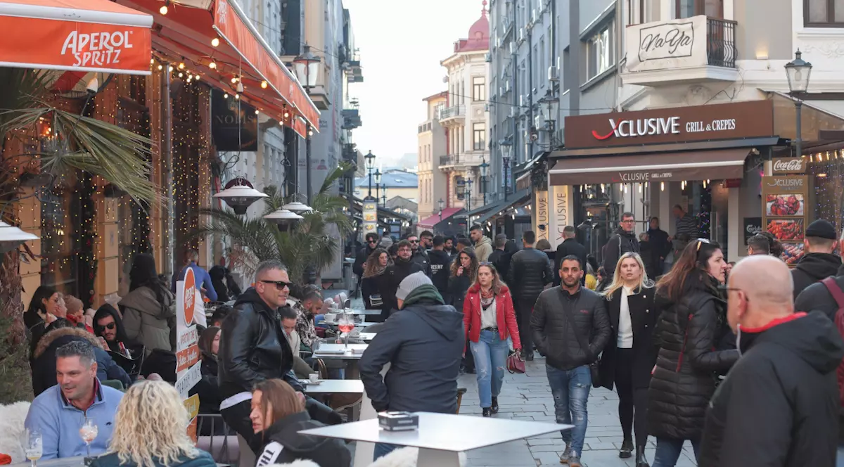 FOTO. Centrul Bucureștiului a fost plin de oameni în ultima zi din an: „Am venit de la Madrid să petrecem aici”