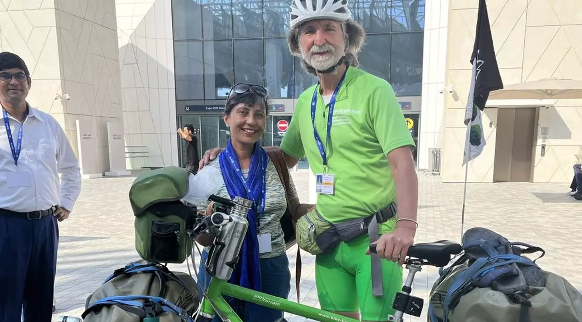 Activistul de mediu care a mers cu bicicleta de la Berlin la summit-ul climatic de la Dubai. În câte zile a parcurs cei 8.662 de kilometri