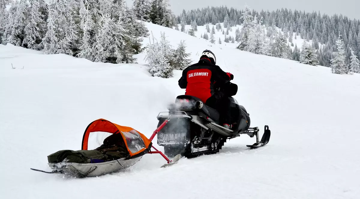 O persoană a murit pe munte, iar alte 20 au fost salvate în ultimele 24 de ore, anunță Salvamont România