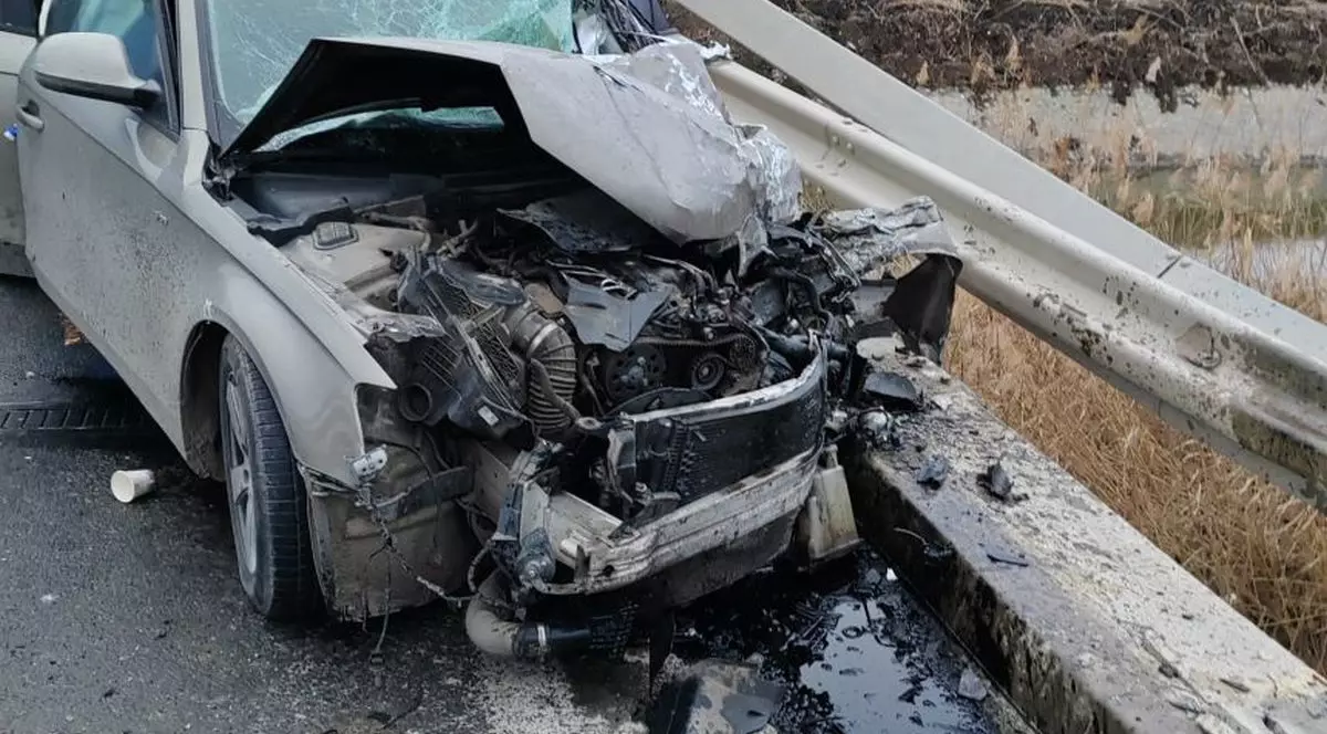 Accident grav în județul Constanța, între o mașină și un microbuz cu șapte pasageri. Cel puțin patru persoane au fost rănite