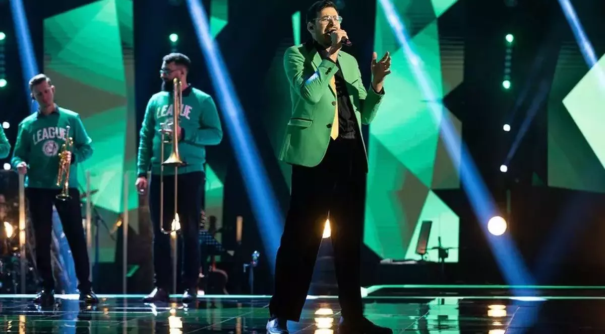 Cine este Alex Maxim, finalist la „Vocea României” 2023. Face parte din echipa lui Smiley și va urca pe scenă alături de Adi Minune