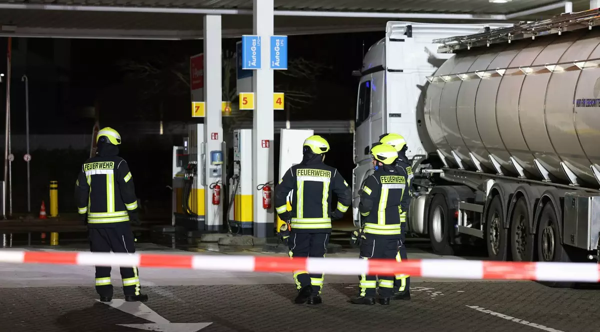 Un șofer român de TIR care s-a oprit să facă plinul a închis o benzinărie în Germania, după ce a alimentat la o pompă defectă