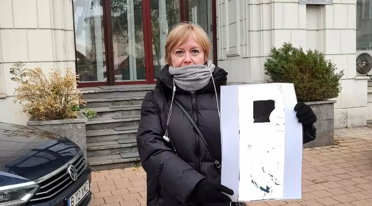 Jurnalista Emilia Şercan protestează de 9 zile față de clasarea dosarului de kompromat: „Parchetul mi-a călcat în picioare demnitatea”