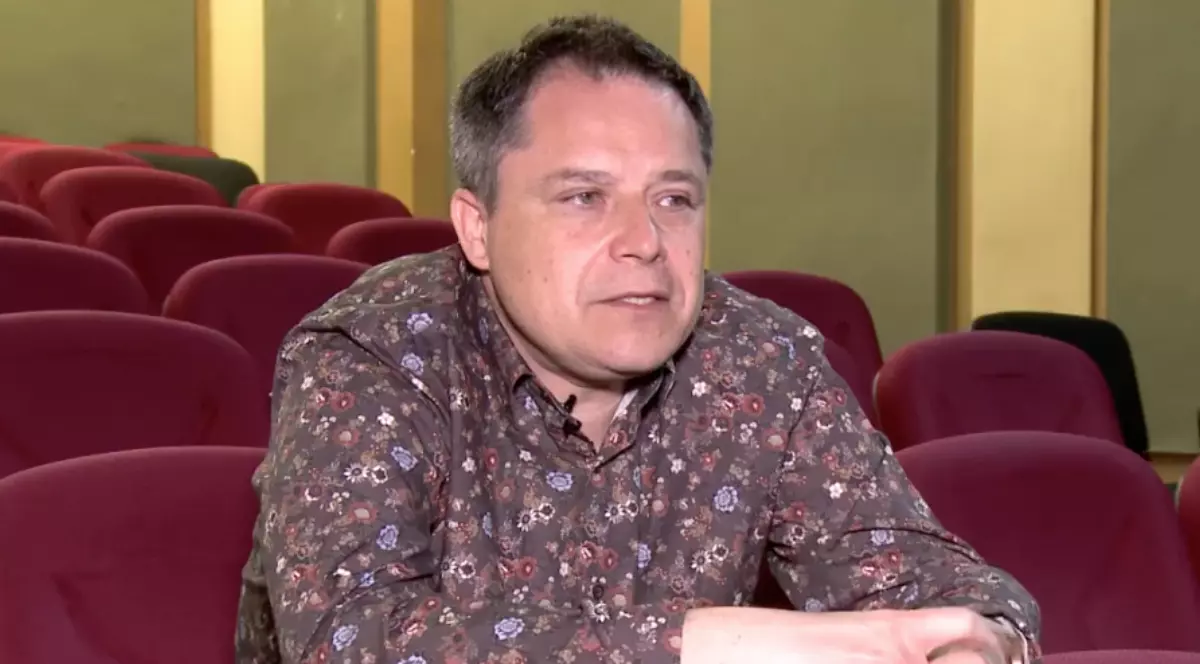 „Crezi că vei reuși să ajungi actriță recunoscută, dacă nu o să te întinzi pe biroul managerului?” 16 foști studenți vorbesc despre abuzurile regizorului Puiu Șerban la UNATC