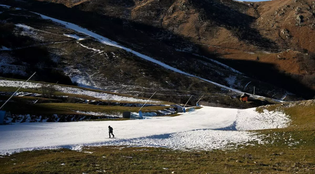 „Există viață după schi?” În lipsa zăpezii, stațiunile din Alpi se confruntă cu o amenințare existențială