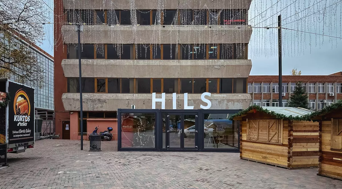 Primarul Negoiță a instalat la târgul de Crăciun de la Hala Laminor un birou de vânzări pentru complexul rezidențial HILS, al fratelui său. Minicartierul urmează să fie construit lângă hală