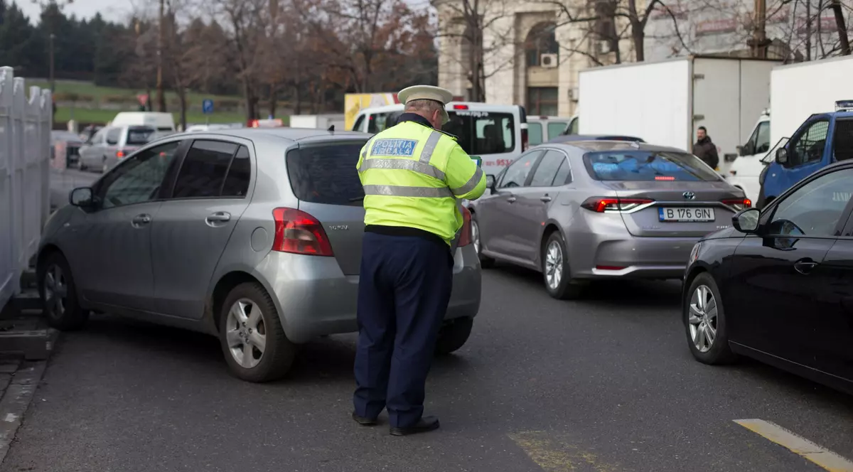 Amenzi de peste 2 milioane lei date de poliţişti de 1 Decembrie. Sute de permise de conducere, reţinute