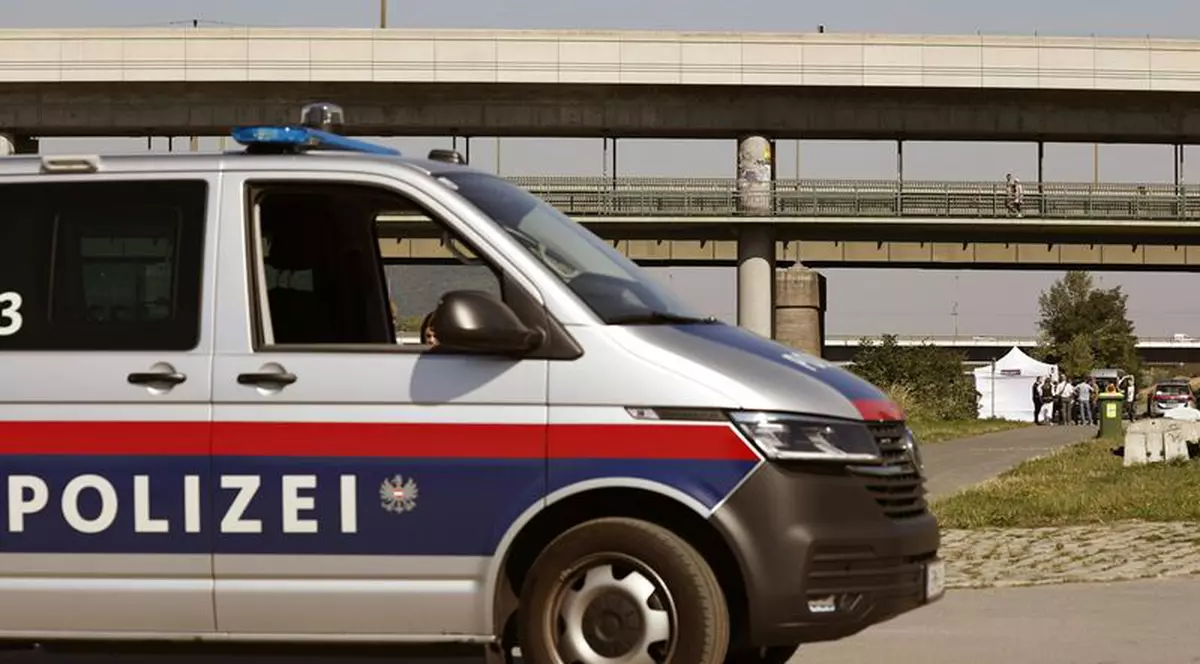 Familie de români agresată în trafic pe o autostradă din Austria. Au fost urmăriți 20 de kilometri și forțați să oprească mașina
