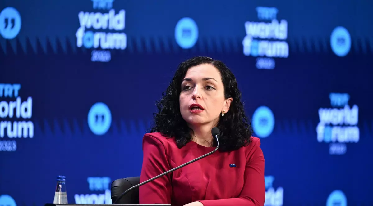 „Această Barbie este președintele”, spune, în sacou roz, Vjosa Osmani, șefa republicii Kosovo. Celebrul film mai are o legătură cu Priștina. VIDEO