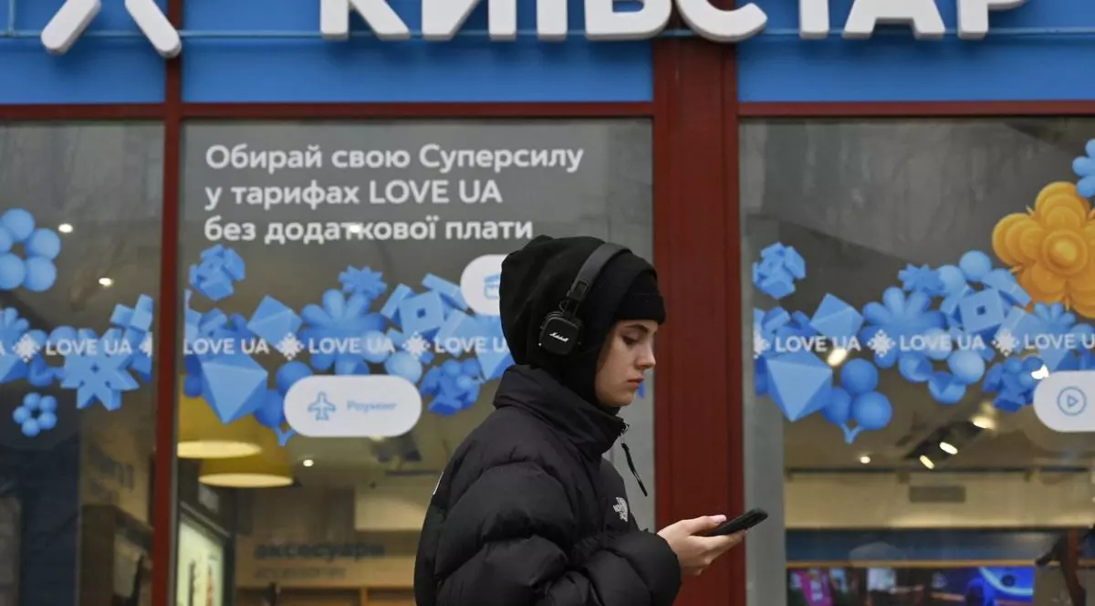 Milioane de ucraineni fără acces la internet și telefonie mobilă, după un atac cibernetic masiv atribuit Rusiei