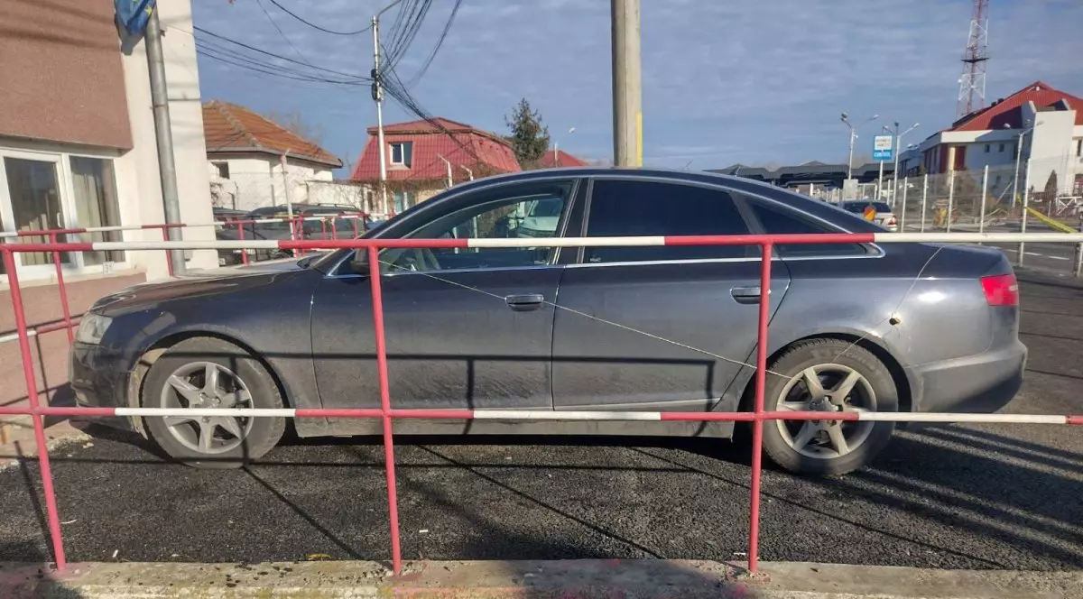 Primele imagini cu mașina furată în care au fost opriți la vamă Marius Budăi și un deputat PSD