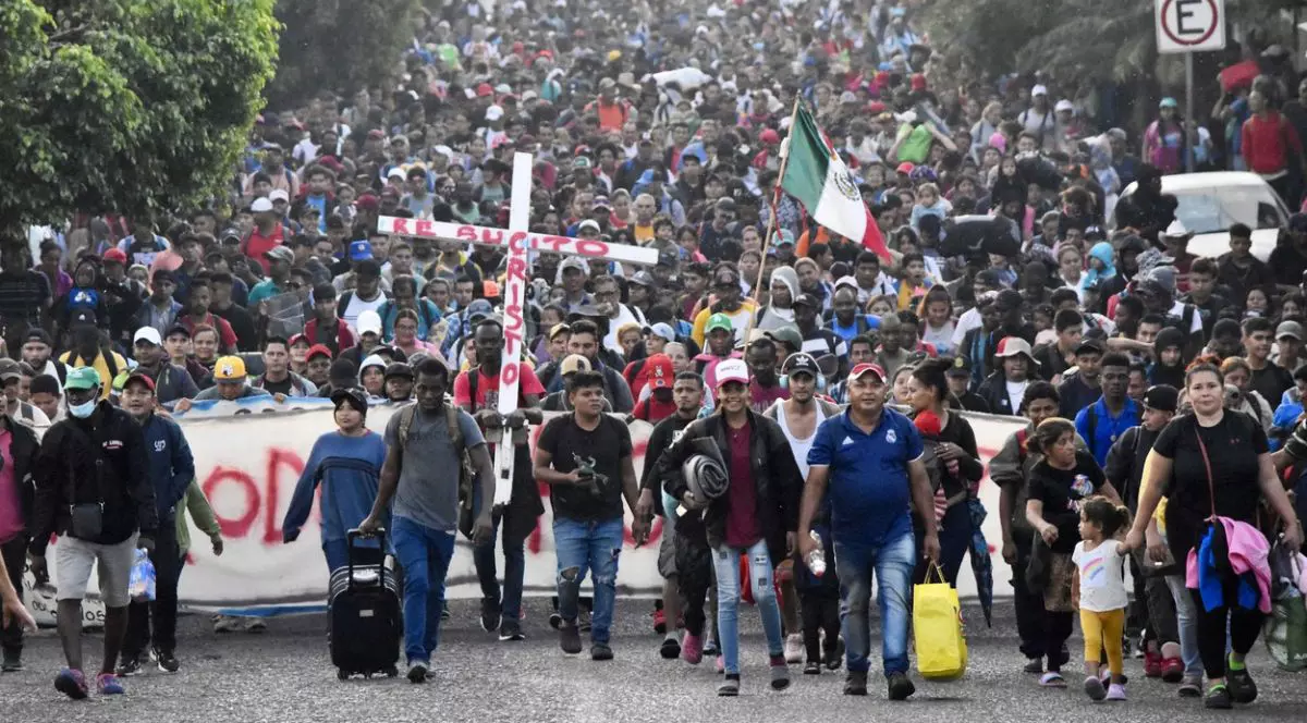 „Exodul sărăciei”. O caravană cu mii de migranți din America de Sud se îndreaptă spre granița SUA