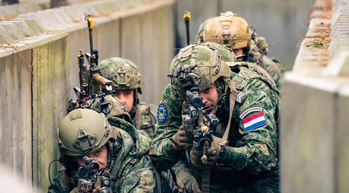 Olanda trebuie să se pregătească pentru posibilitatea unui război cu Rusia, avertizează comandantul armatei olandeze