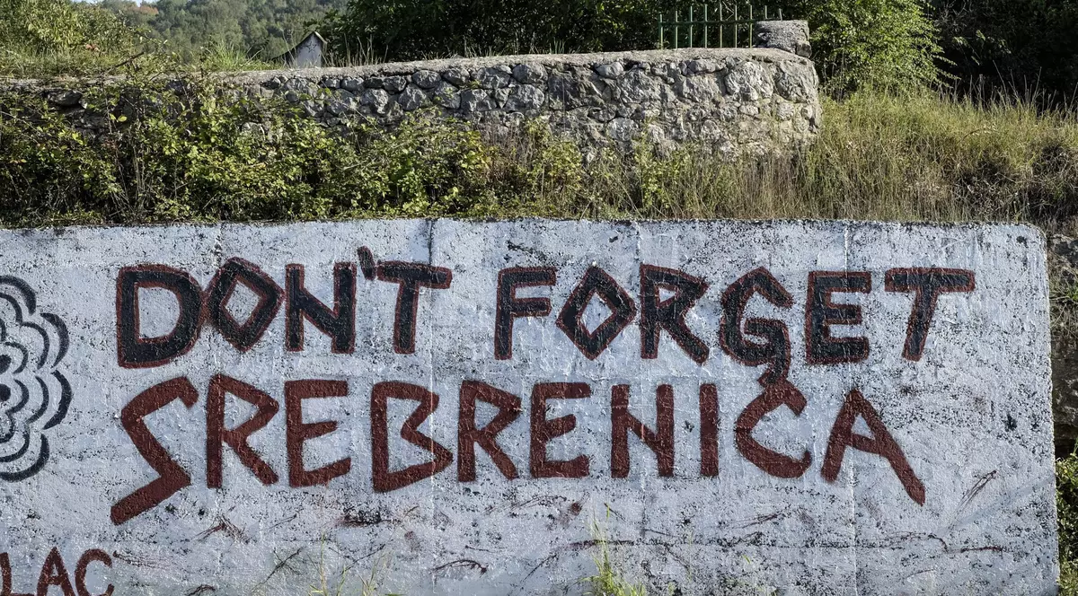 7 foști soldați sârbi bosniaci, arestați sub suspiciunea de genocid. Sunt acuzați că au ucis 800 de oameni în masacrul de la Srebrenița, din 1995