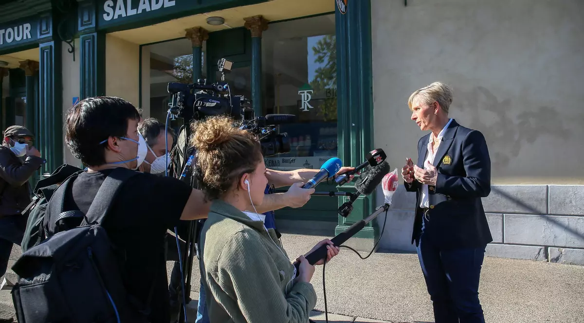 O primăriță din Franța a primit amenințări cu „decapitarea” după declarațiile ei despre uciderea tânărului de 16 ani care a inflamat societatea