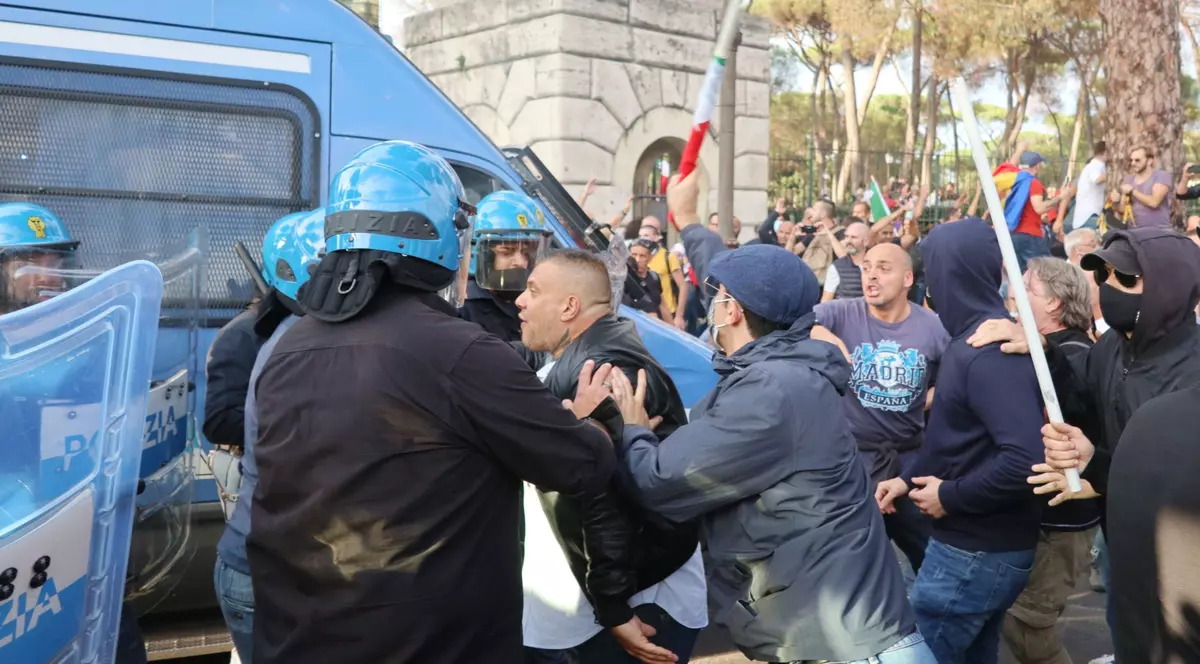 Peste opt ani de închisoare pentru liderii unor partide de extremă-dreapta din Italia care au participat la protestele violente anti-COVID din 2021