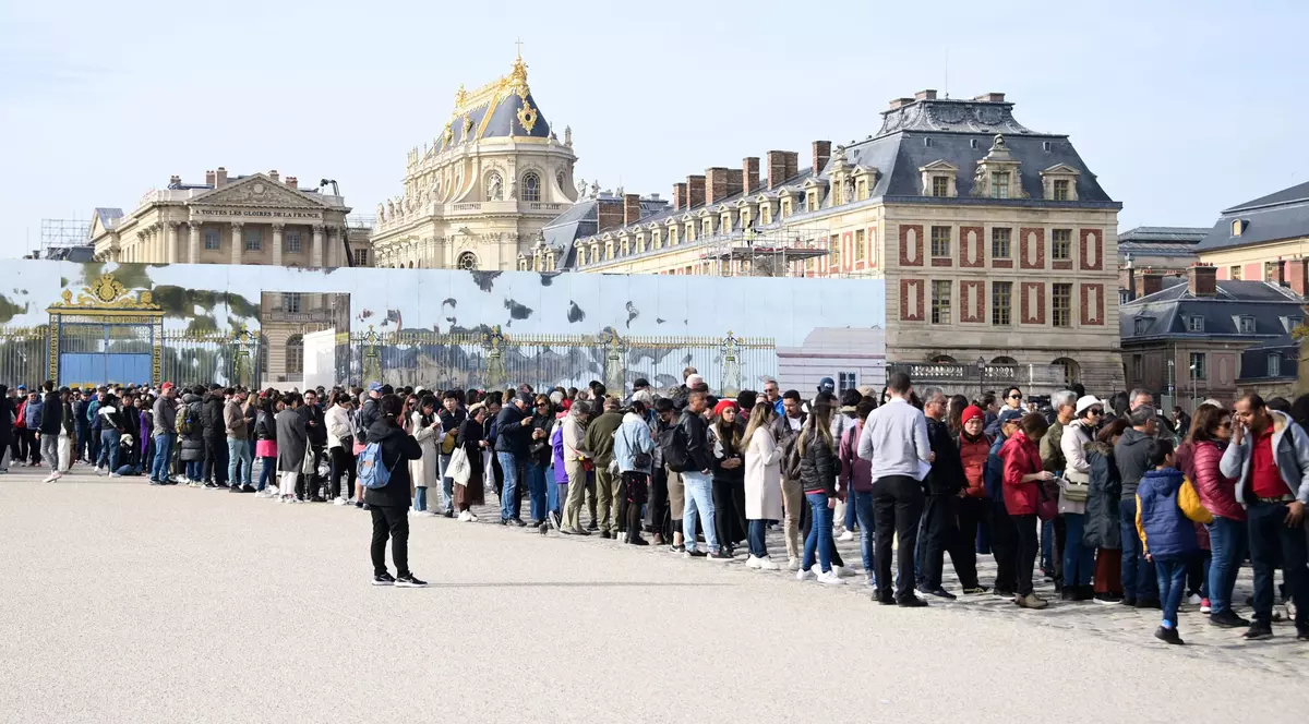 Aproape 2.000 de turiști au fost evacuați de la Palatul Versailles, după o amenințare falsă cu bombă