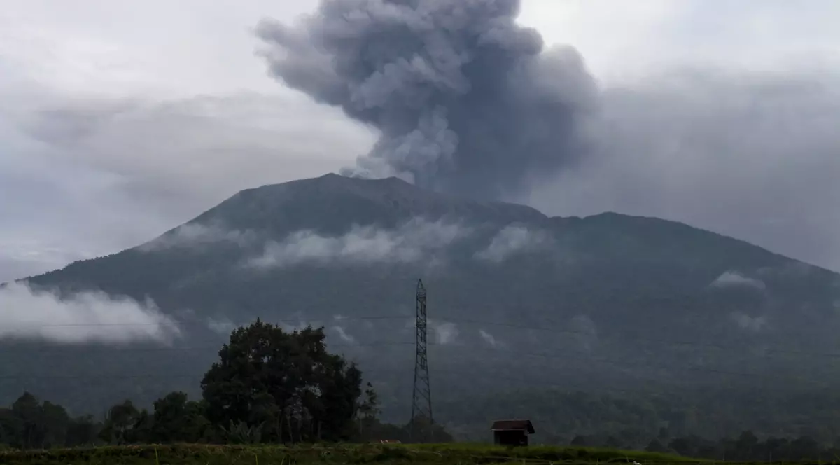 11 alpiniști, uciși de erupția unui vulcan în Indonezia. Mai mulți sunt dați dispăruți