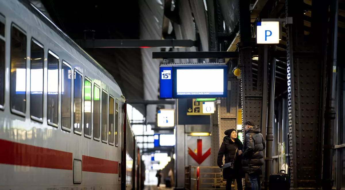 Peste 140 de suporteri au fost arestați la Amsterdam, după violențele dinaintea meciului Ajax-AEK Atena
