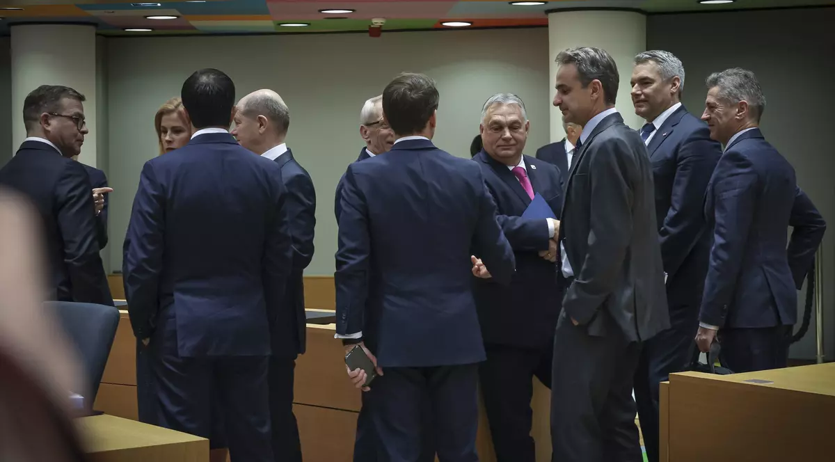 Cine a fost liderul care l-a convins pe Orban să plece din sală, înaintea votului de la summitul UE privind începerea negocierilor cu Ucraina