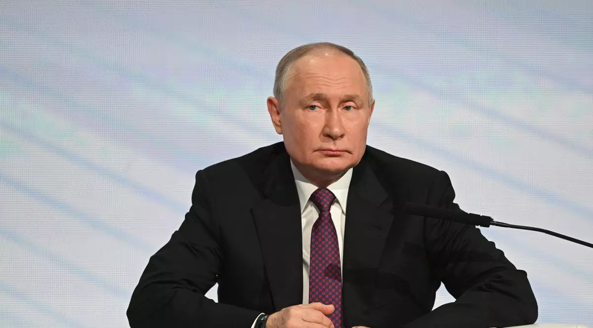 Vladimir Putin vrea un președinte american care să fie „mai constructiv”, afirmă Kremlinul, acuzând SUA că orchestrează „un război hibrid” împotriva Rusiei