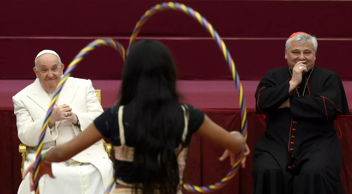 Papa Francisc a împlinit 87 de ani. Spectacol de circ și tort festiv, la Vatican