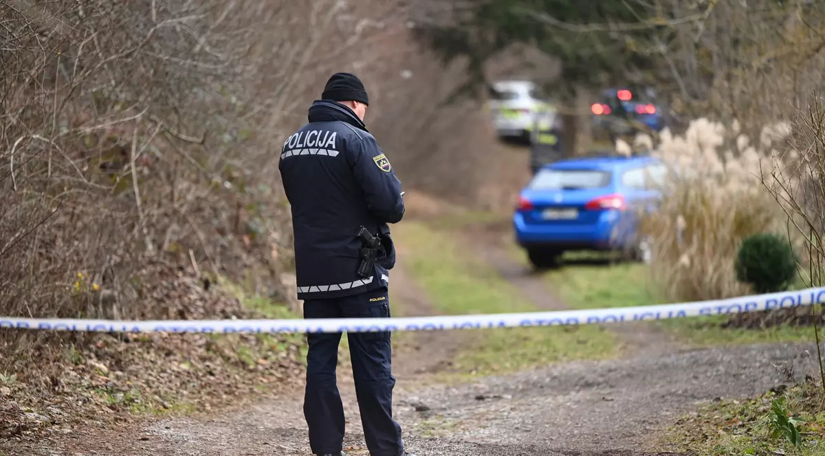 Doi muncitori care reparau șinele au fost uciși, iar alți doi sunt grav răniți, după ce un tren de călători a intrat în ei, în Slovenia