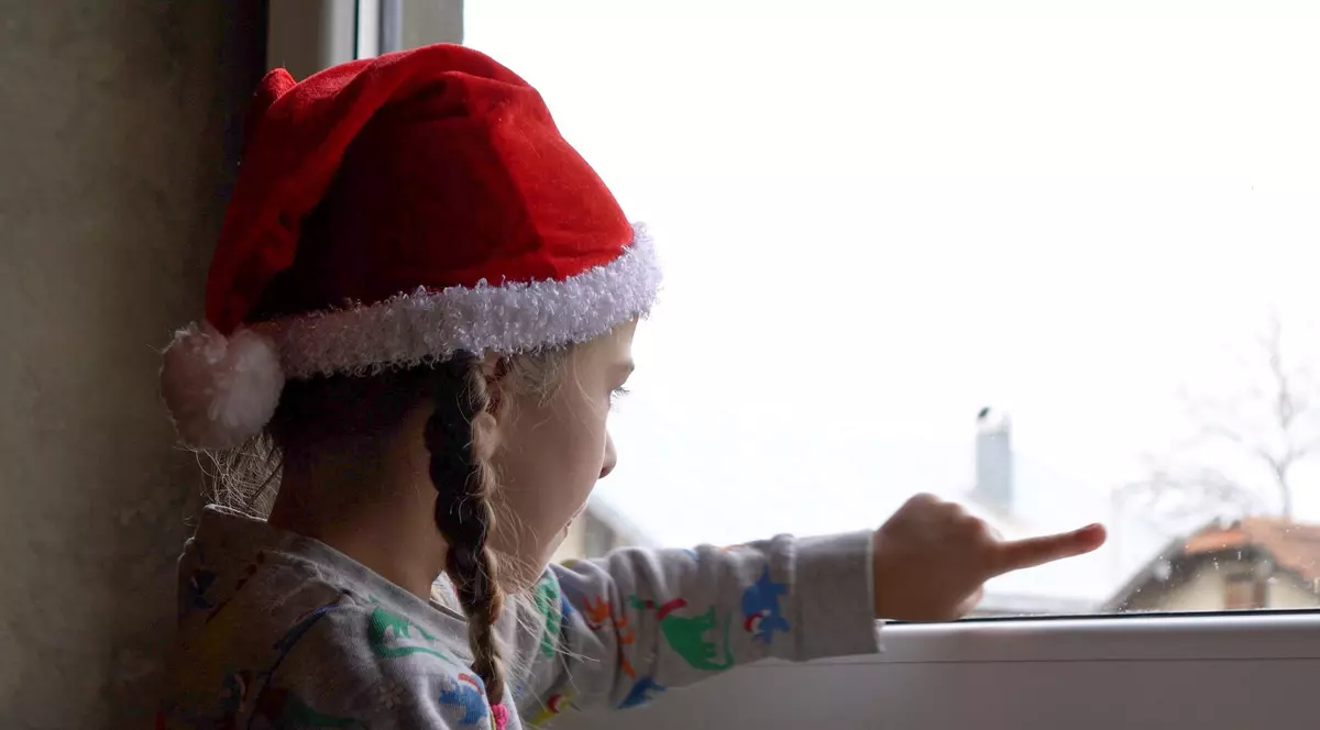 99% dintre adolescenți sunt stresați în perioada sărbătorilor, iar pe tinerii de la sate îi întristează abundența de pe social media. Studiu World Vision