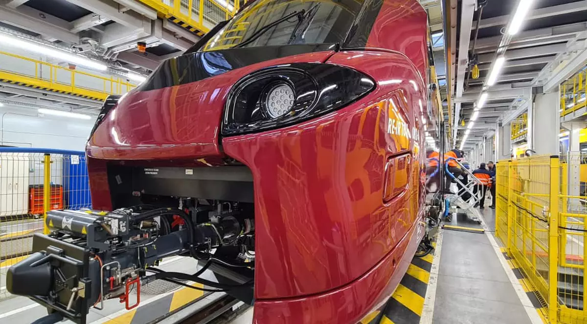 Primul tren electric nou cumpărat în ultimii 20 de ani ajunge, sâmbătă, la Curtici. Garnitura va circula pe ruta București - Constanța