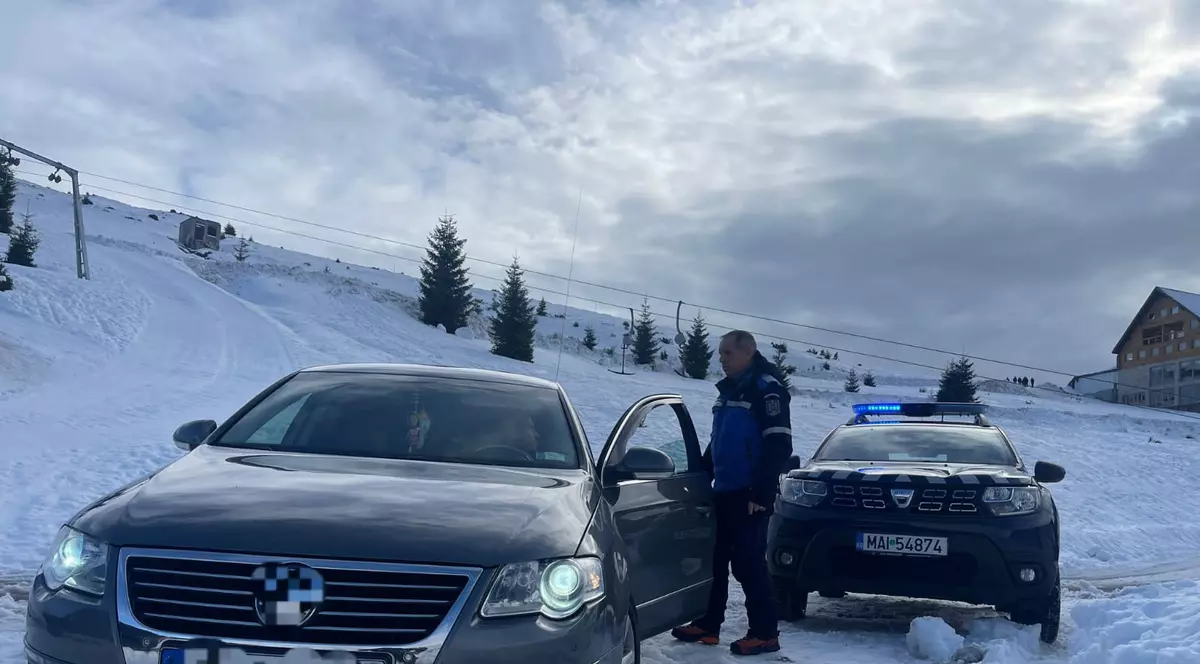 Un turist „a traversat cu mașina două pârtii” pentru a-și lăsa bagajul direct la hotel, la Muntele Mic. Ce a pățit