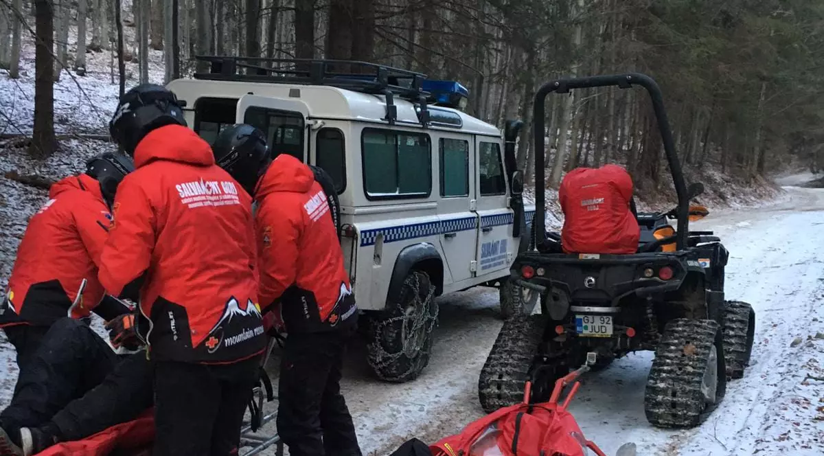 Record de intervenţii pentru salvamontişti: 95 de persoane au fost salvate în 24 de ore