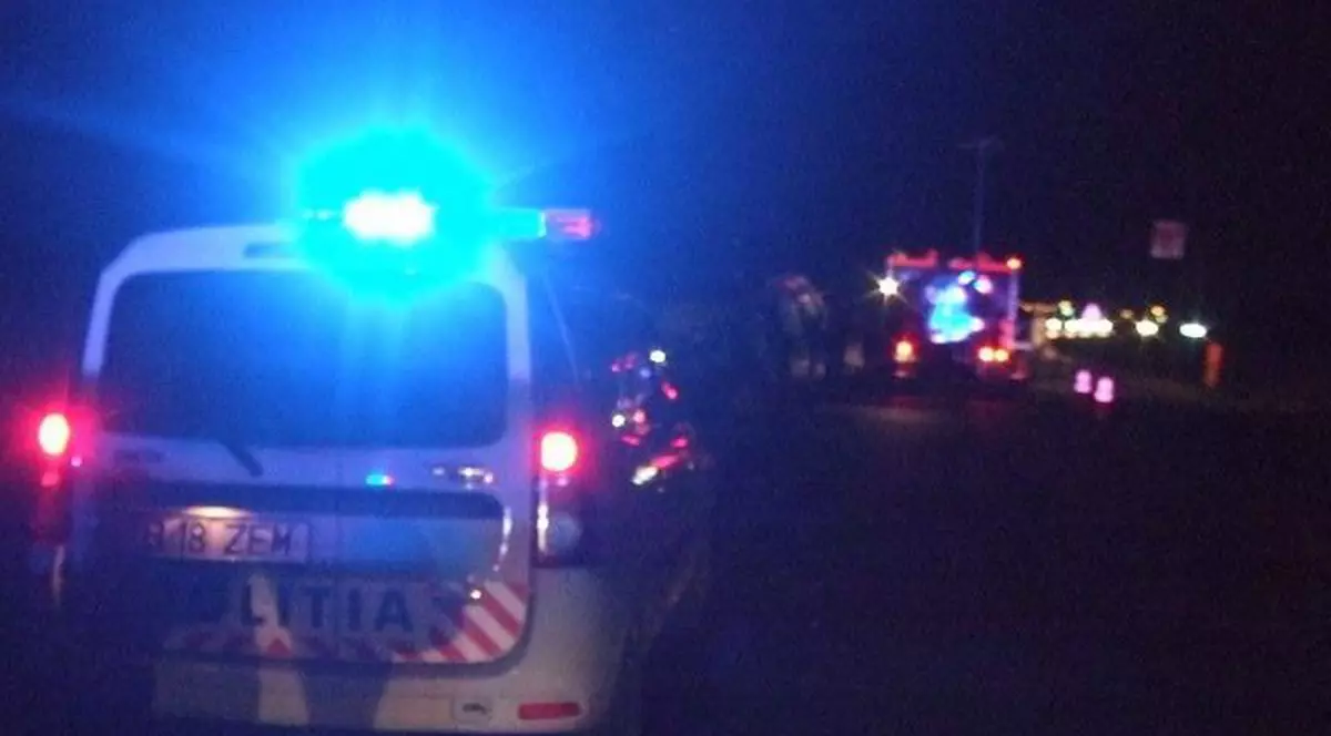 Accident cu două microbuze și un autoturism, în Borș, Bihor. Nouă oameni au ajuns la spital