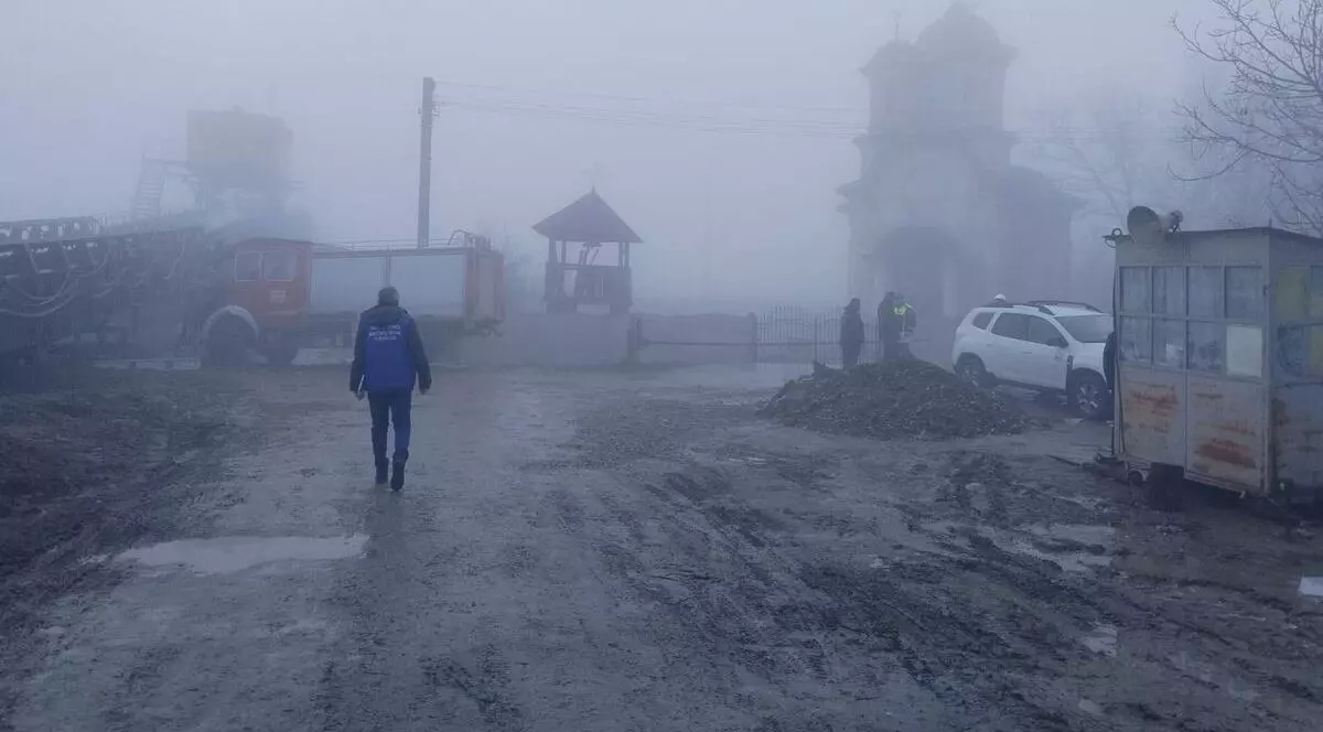 Accident la cariera Roșia, din Gorj. O mașină în care se aflau șase muncitori a intrat într-o bandă transportoare. Patru oameni au fost răniți