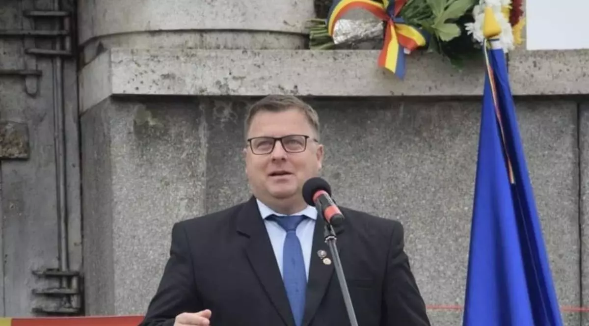 Fost edil din Alba, trimis în judecată de DNA. Este acuzat că a pus angajații primăriei să muncească la construirea caselor sale