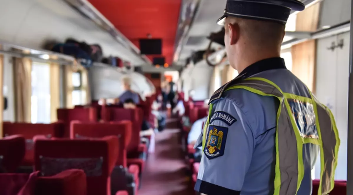 Sute de trenuri de călători, verificate de polițiști. Amenzi de aproape 85.000 de lei
