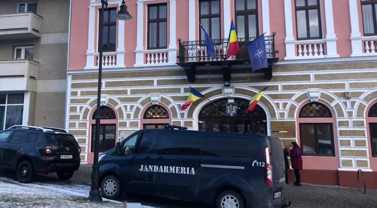 Percheziţii DNA la Prefectura Covasna şi la locuinţa prefectului Raduly Istvan. Procurorii cercetează investiţiile făcute după 2021