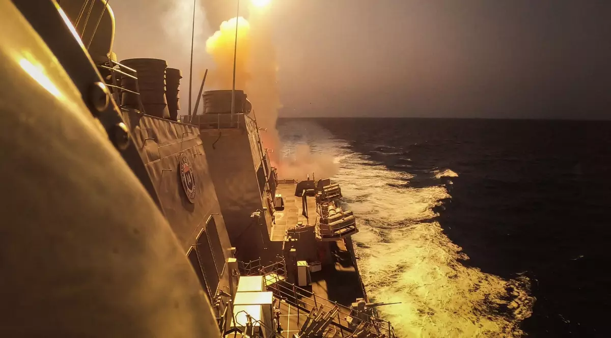 SUA și Marea Britanie au lovit zeci de poziții Houthi din Yemen, cu sprijinul altor 4 state. Liderul rebelilor: „Cea mai mare prostie din istoria lor” | VIDEO