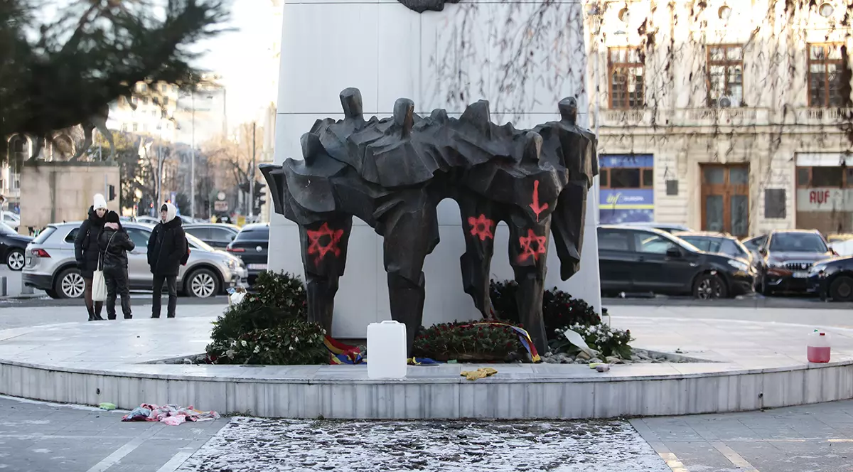 Monumente și biserici din centrul Capitalei, vandalizate cu graffiti cu steaua lui David și semne obscene. Făptașul a fost reținut