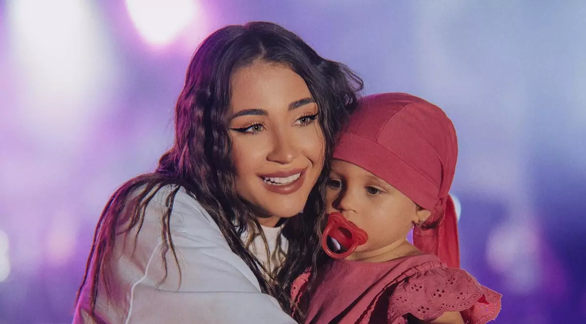 Nicole Cherry și fiica ei, Anastasia