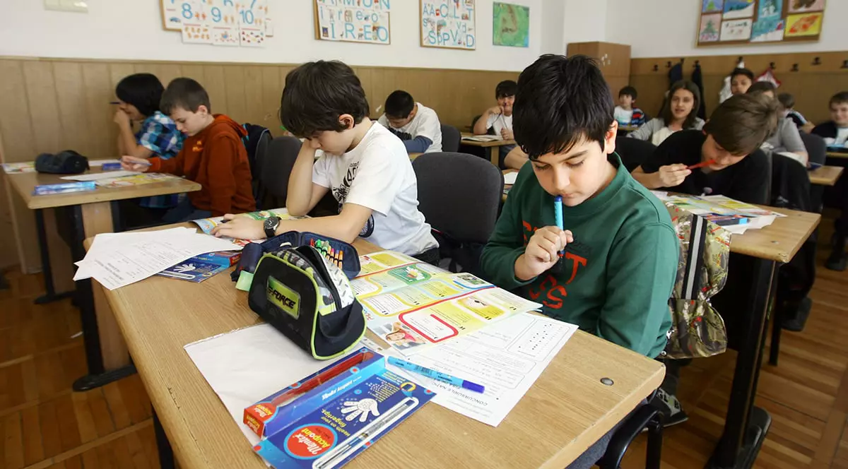 Profesorii, obligați să nu dea meditații elevilor din propria clasă. Ce prevede ordinul de ministru