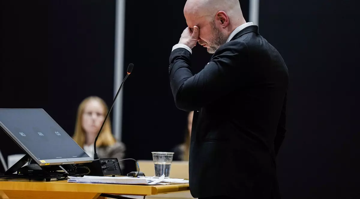 Anders Breivik, extremistul care a ucis 77 de oameni într-un atac armat în 2011, a spus că îi pare rău și a izbucnit în plâns în fața instanței