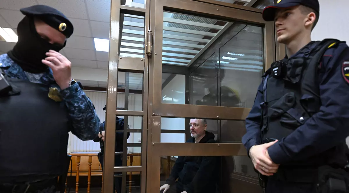 Naționalistul rus Igor Ghirkin, care i-a condus pe separatișii din Donețk, riscă 5 ani de închisoare. El a spus că Putin este „un ratat și un laș"