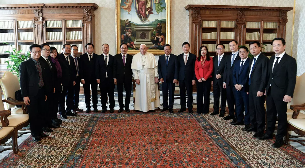 Papa Francisc a primit o delegație a Partidului Comunist din Vietnam, iar Vaticanul anunță că el „este dornic" să viziteze această țară