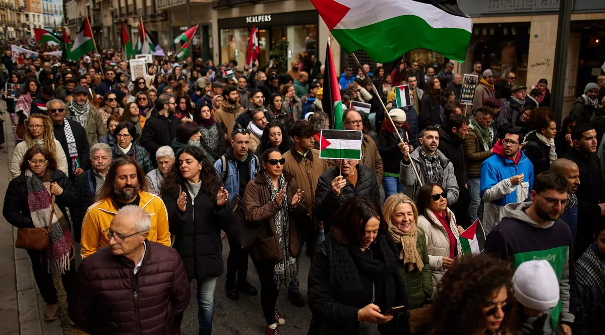 Peste 25.000 de oameni au ieșit pe străzile din Spania ca să manifesteze împotriva războiului din Gaza. „Opriţi genocidul” | VIDEO